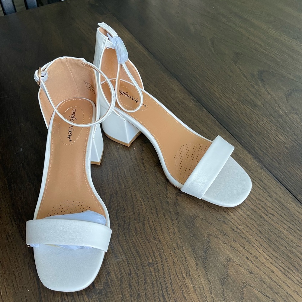 Women’s Heel Sandals. New in Box, Never Worn. Comfort View Size 7.